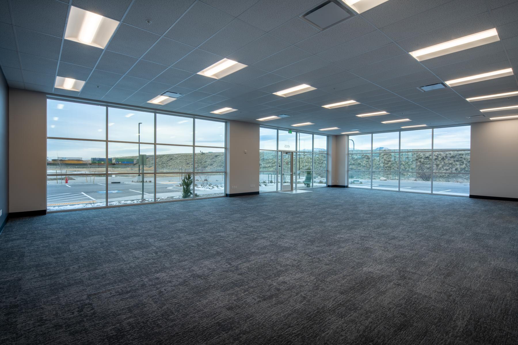 Central Commerce Center, photo 4